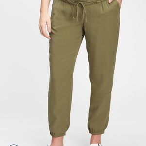 Gap Maternity Pull-On Joggers in TENCEL™ Lyocell
